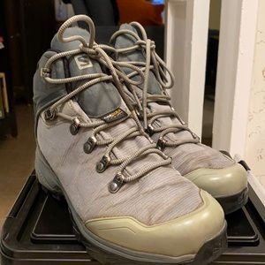 Women’s hiking boots
